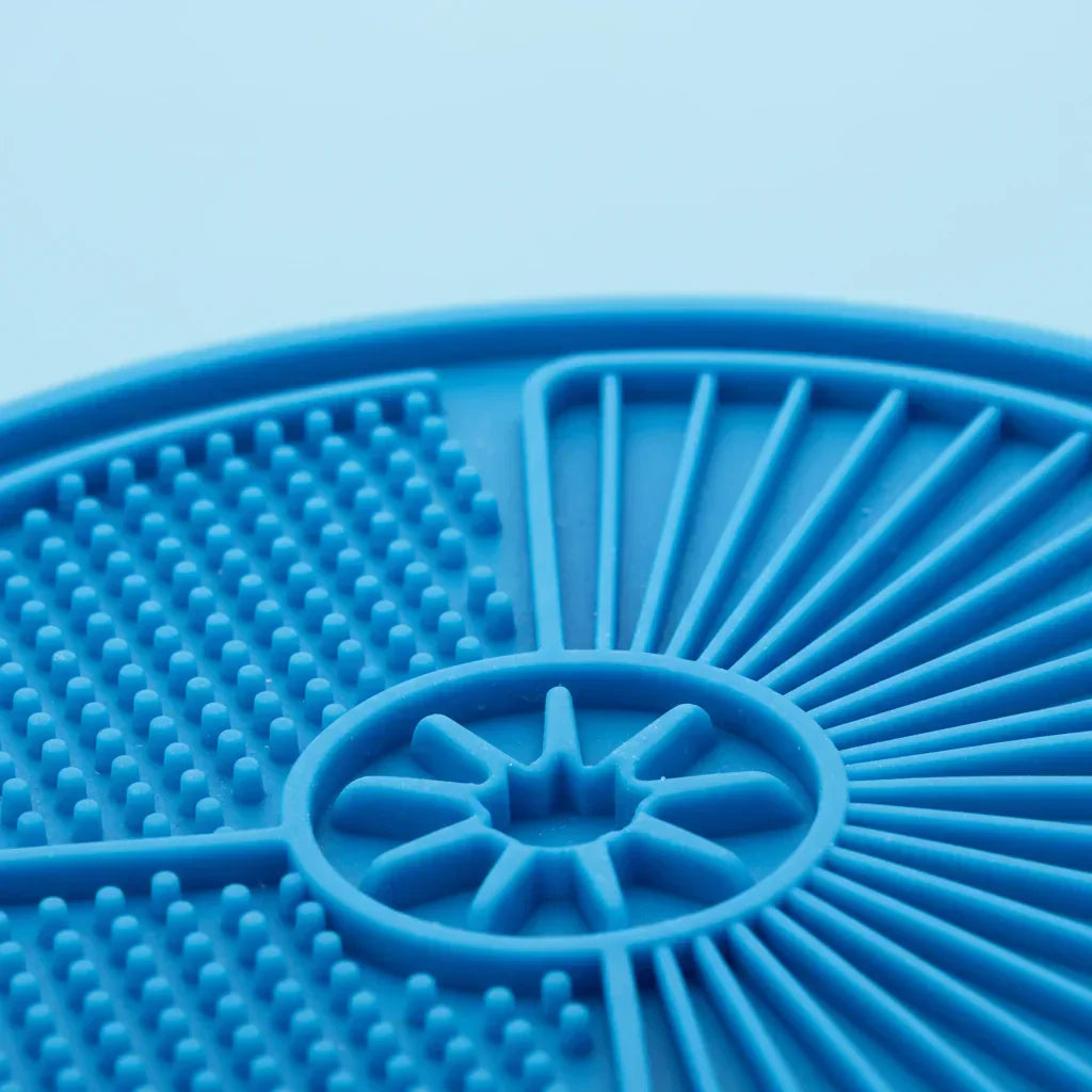 Silicone pet licking pad